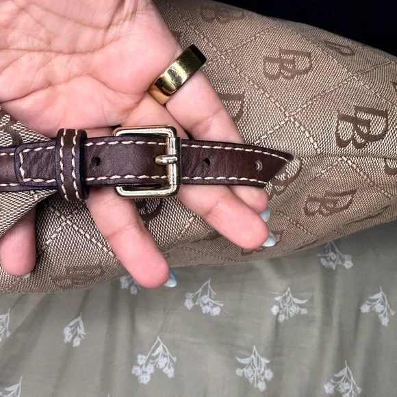 Dooney & Bourke - Large Brown& Tan Tote - EUC - Picture 8 of 16